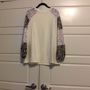 Women polyester-spandex pullover top.